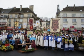 Champagne O. BELIN - Saint vincent devant la Statue Jean de la Fontaine